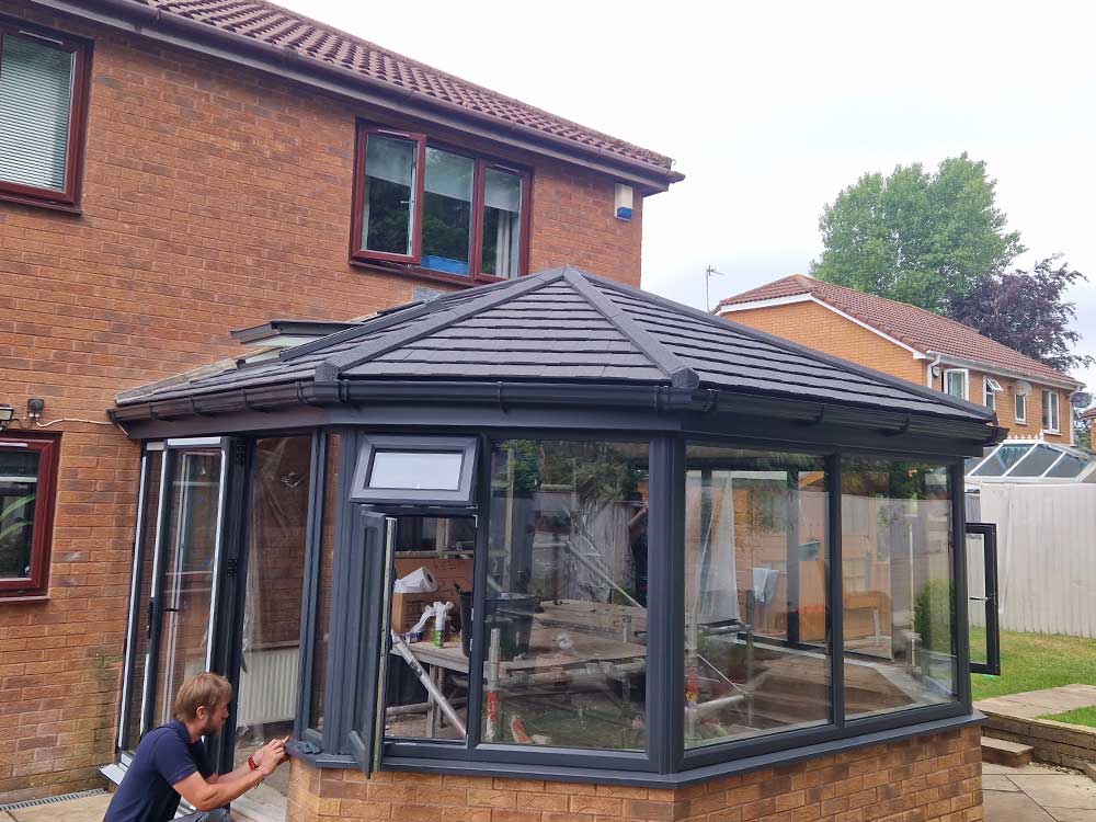 Kevin Duncan working on a Cwtch Roof