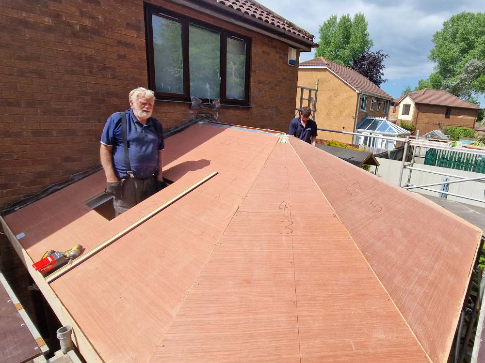 Wayne Duncan working on a Cwtch Roof